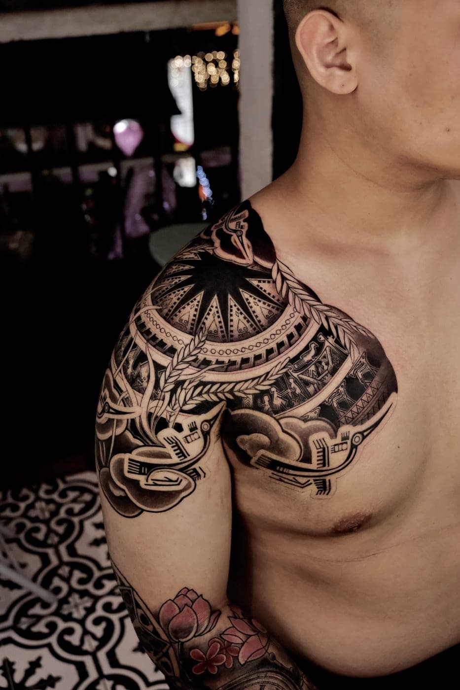 Hình xăm ornamental hoa văn Aztec