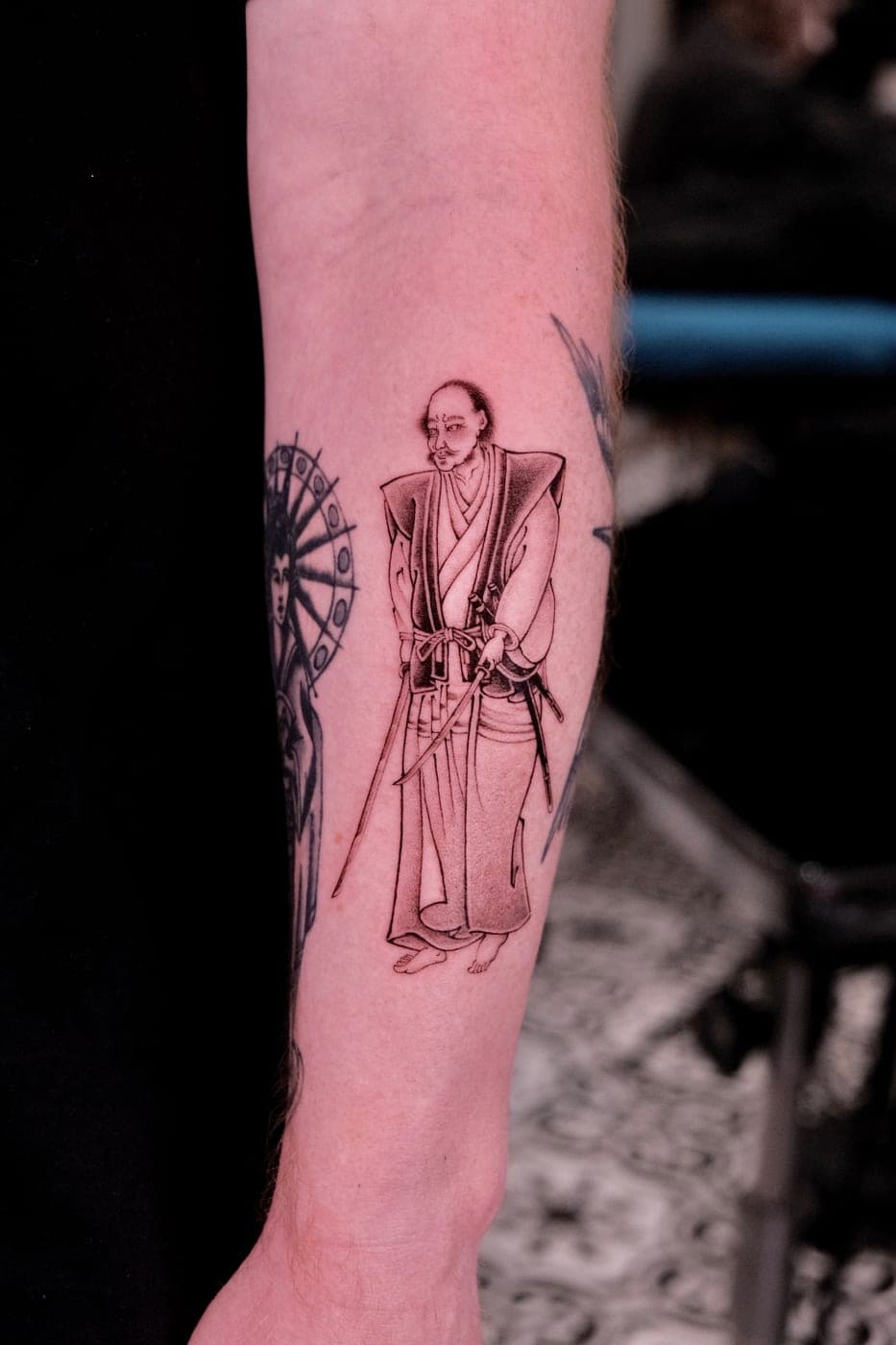 Hình xăm black & grey samurai