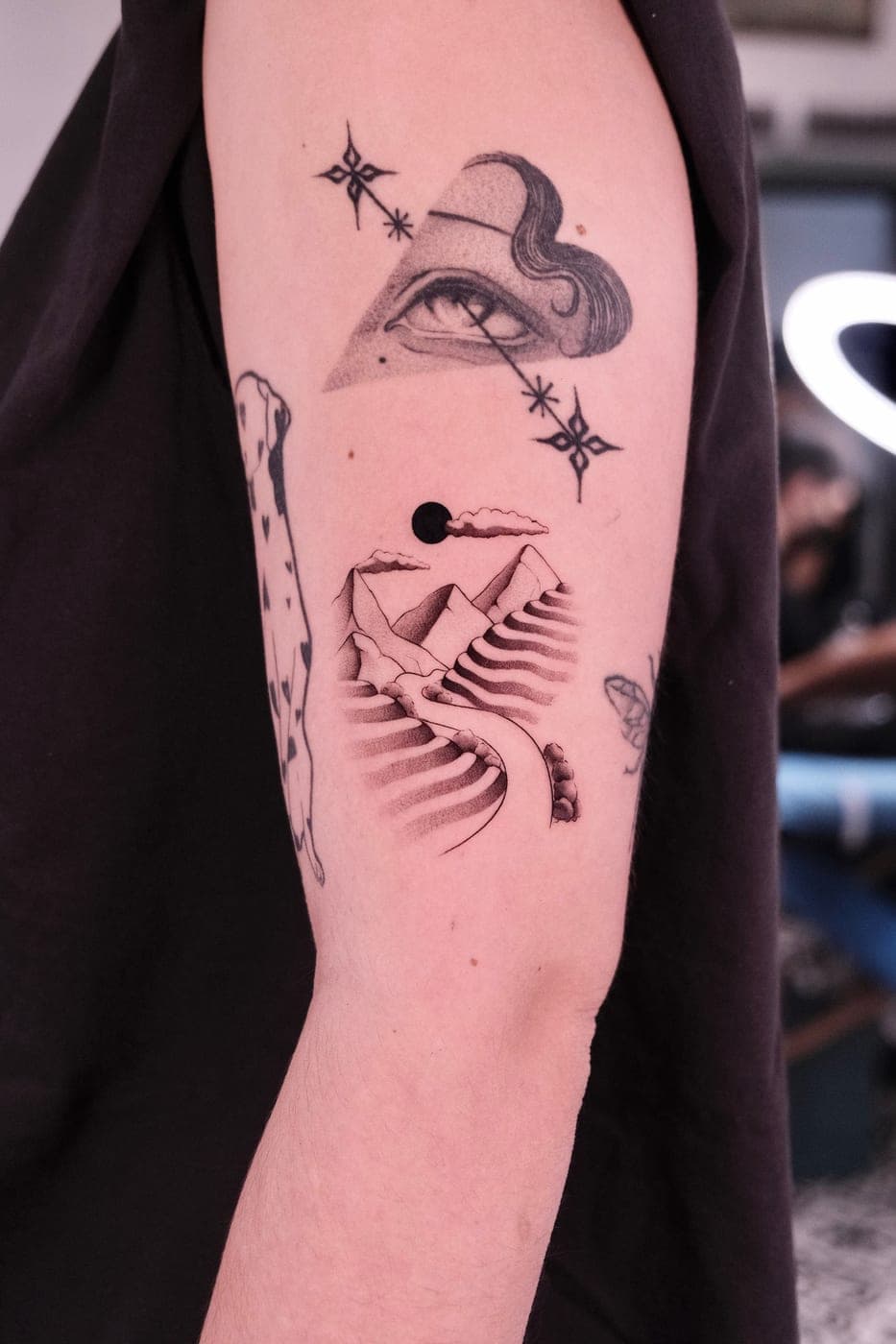 Hình xăm black & grey siêu thực