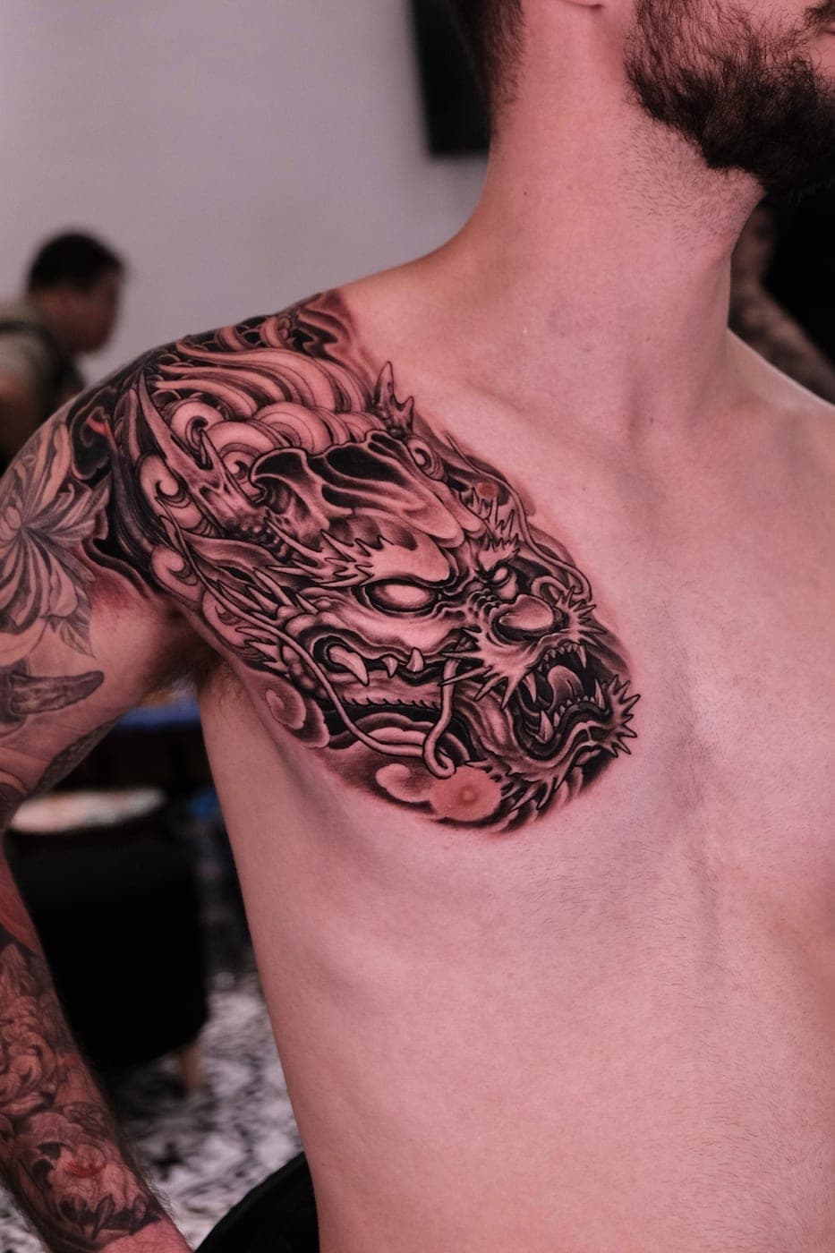Hình xăm black & grey đầu rồng